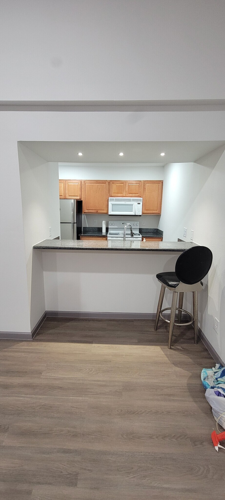 Building Photo - 7142 N Holiday Dr