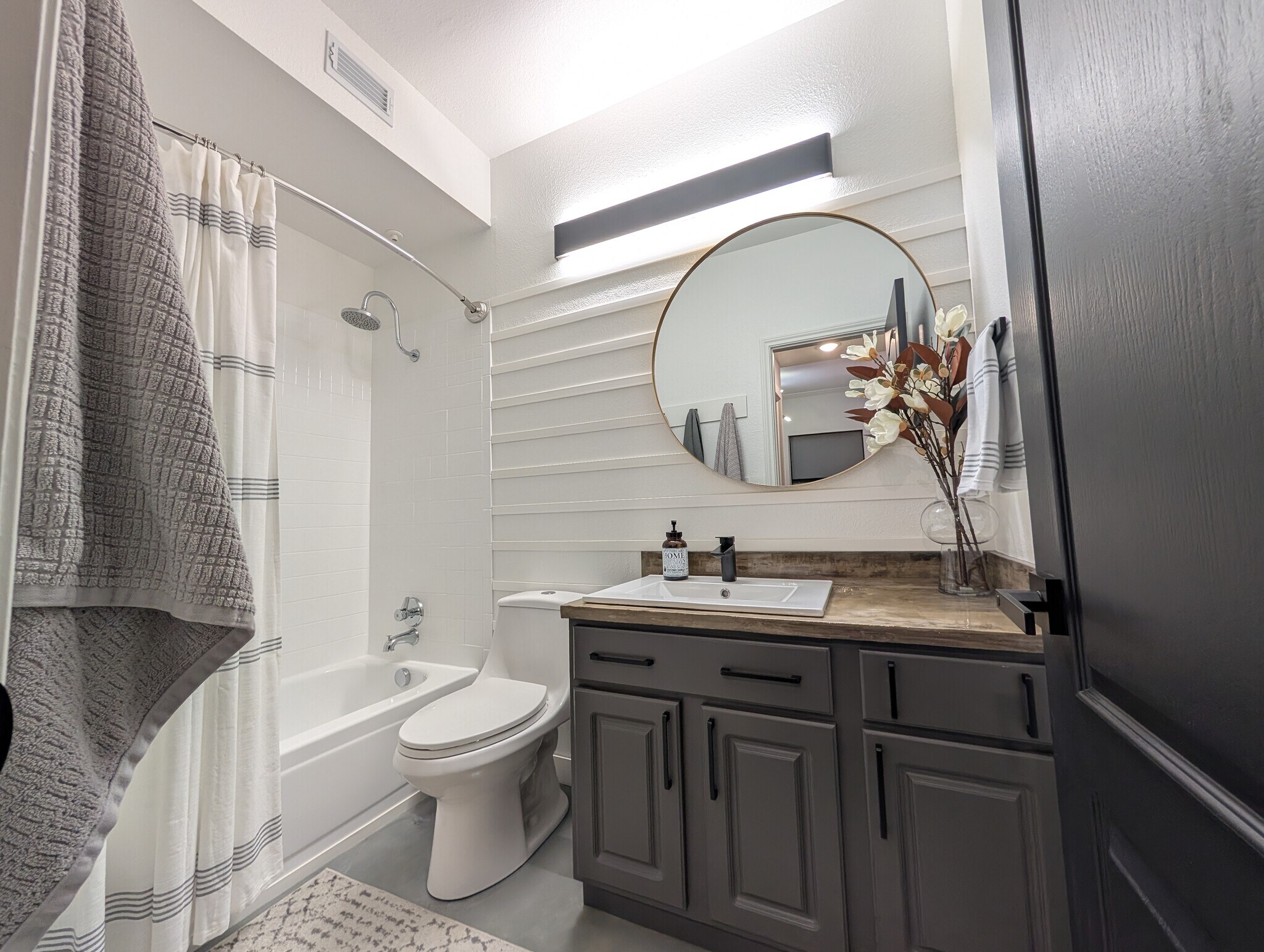 Building Photo - 6000 Shepherd Mountain Cv