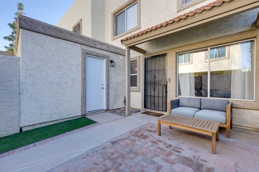 Building Photo - 7915 E Keim Dr