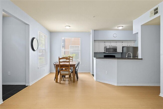 Building Photo - 6017 Westgate Dr