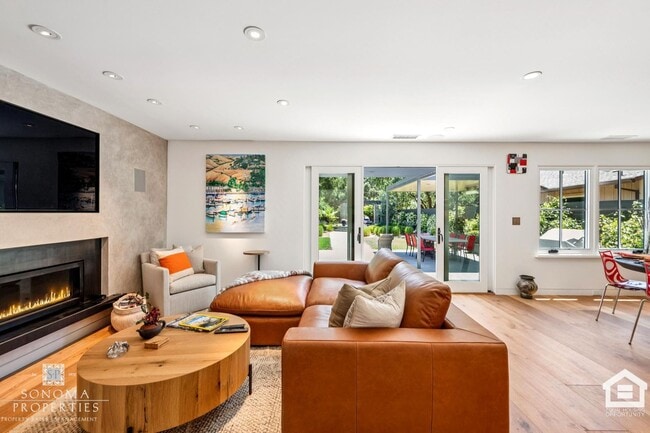 Building Photo - 3 Bedroom Exquisitely Furnished Home