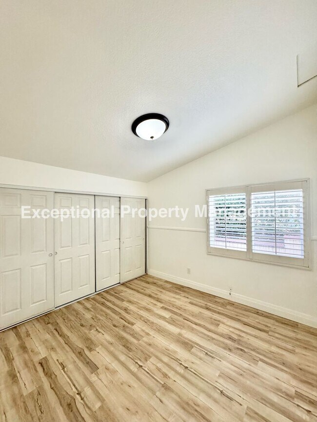 Building Photo - Ready to move in 3 bed 2 bath single story home