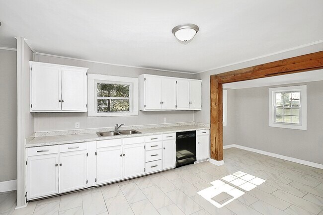 Building Photo - 209 Fairdale St