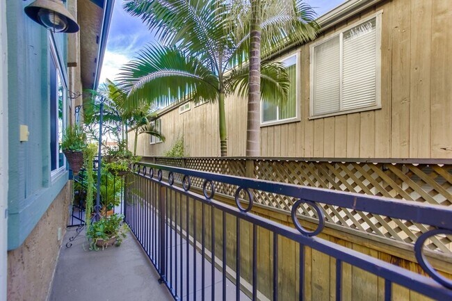 Building Photo - Heart of Normal Heights! 2 Bedrooms w/ In Unit Washer/Dryer! Two Assigned Gated Parking Spaces!