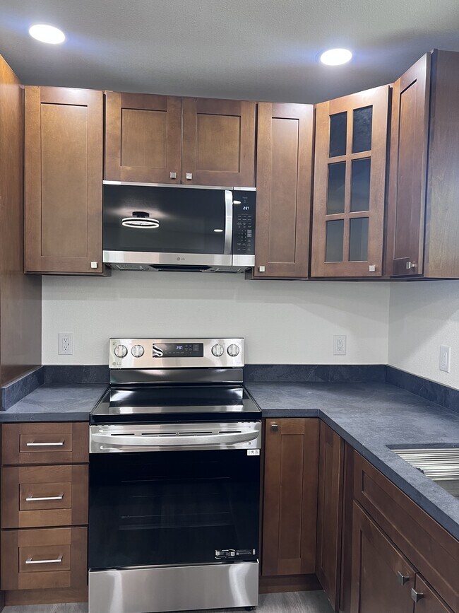 Building Photo - 837 Walnut Ln