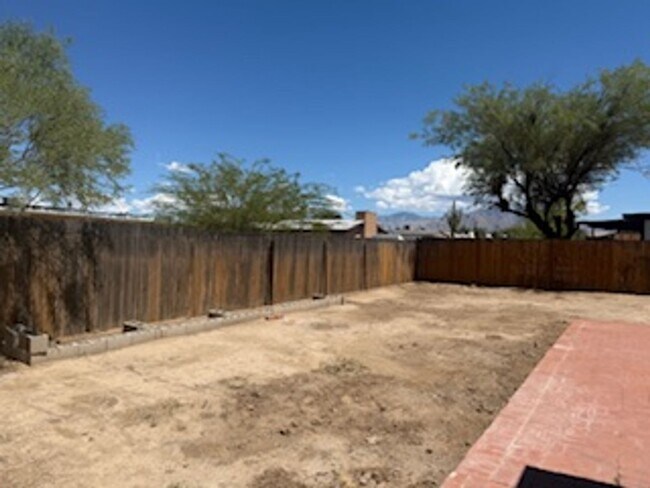 Building Photo - Casas Del Oeste