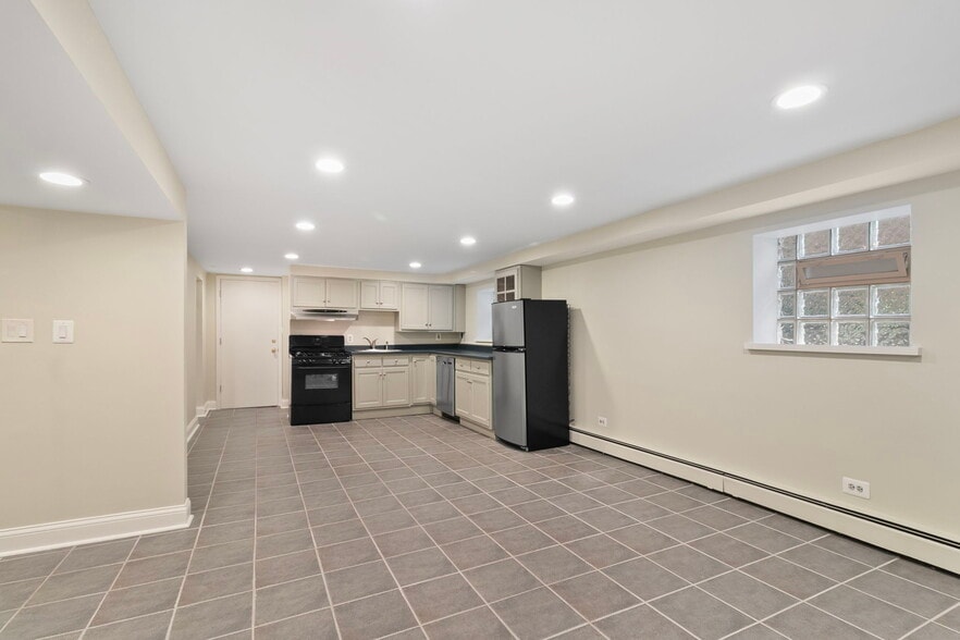 basement dining room - 1031 Wesley Ave
