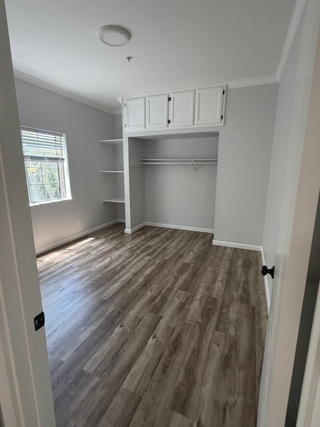 Building Photo - 1072 Laguna Ave