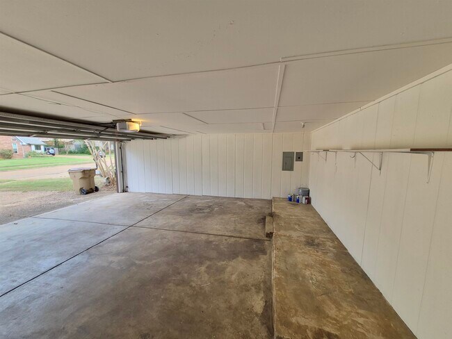 Building Photo - 5657 Heartwood Dr