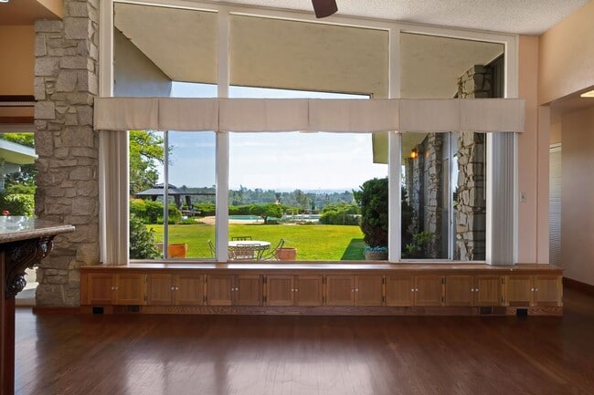Building Photo - Luxury Living with Stunning 360-Degree Vie...