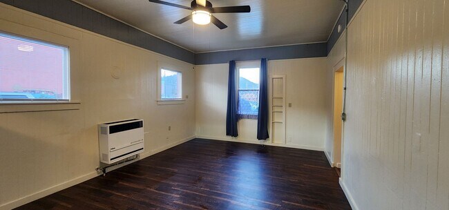 Building Photo - Apartment Unit in Rio Dell!