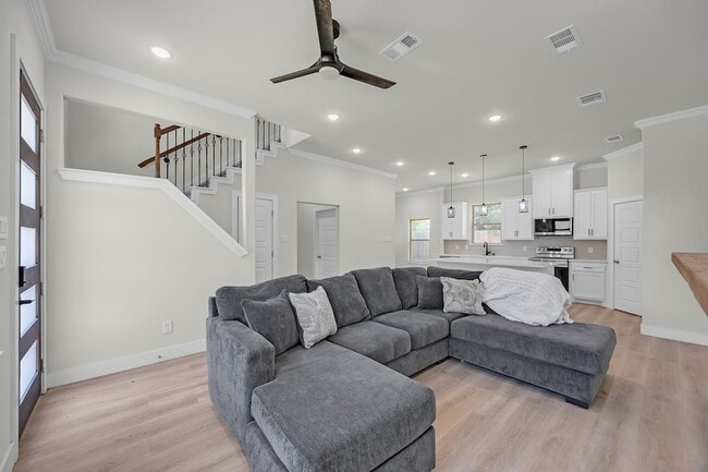 Building Photo - 5511 Black Pine Cir