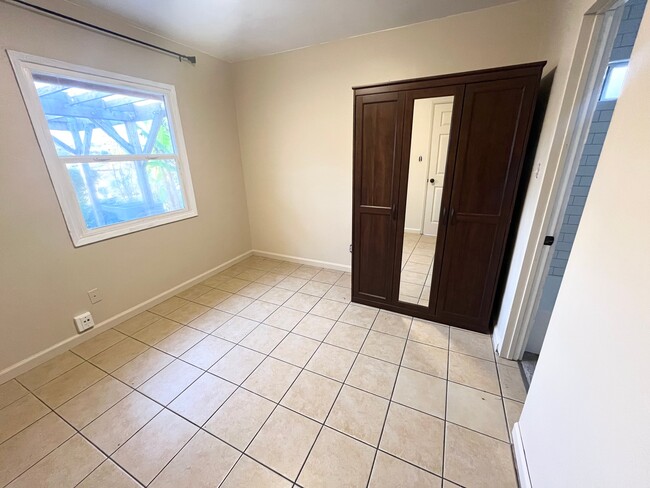 Building Photo - 4732 Cereza St