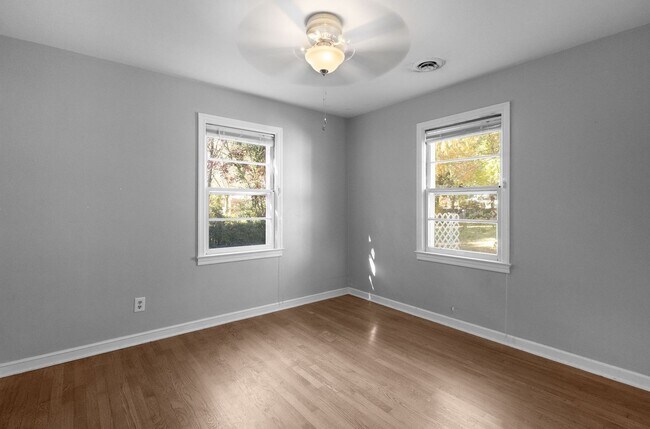 Building Photo - 3 Bed 1 Bath Home for Rent in Newport News