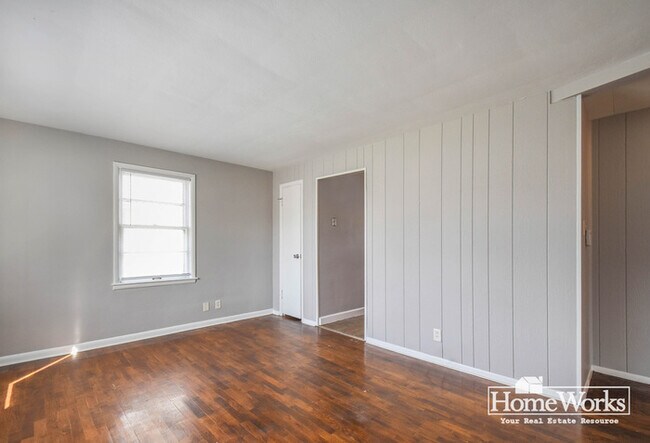 Building Photo - 340 S Brook Ave