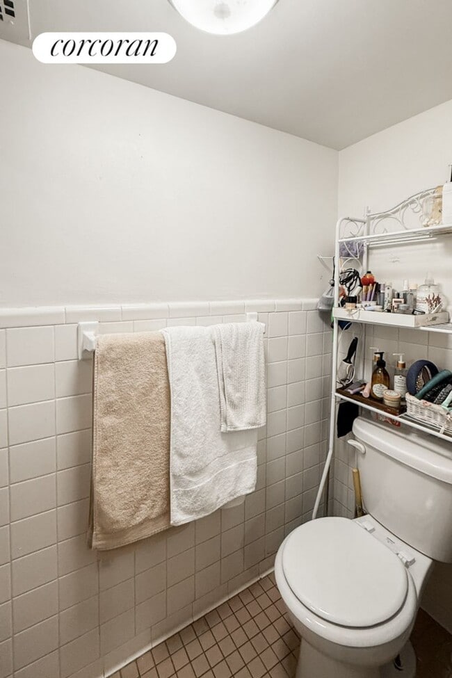 Building Photo - 127 W 81st St