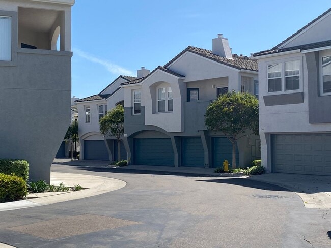Building Photo - Spacious 3 Bedroom 2.5 Bath Townhouse with Private Garden Patio & a Community Pool/Spa! Attached ...