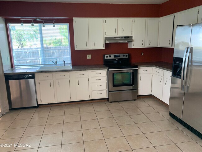 Building Photo - 2602 S Black Moon Dr
