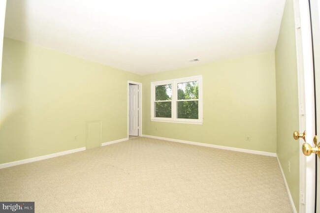 Building Photo - 26 Holly Leaf Ct