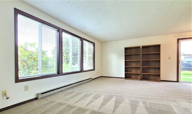 Building Photo - BlyLua