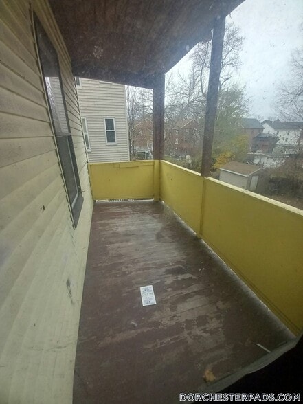 Building Photo - 125 Capen St