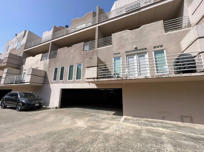 Building Photo - 4040 Avondale Ave