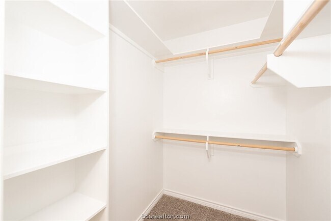 Building Photo - 906 Gardenia St