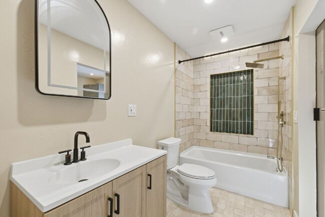 Building Photo - 3608 Wilshire Terrace