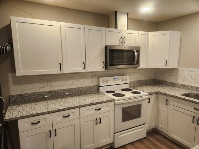 Building Photo - 2626 Lasalle St