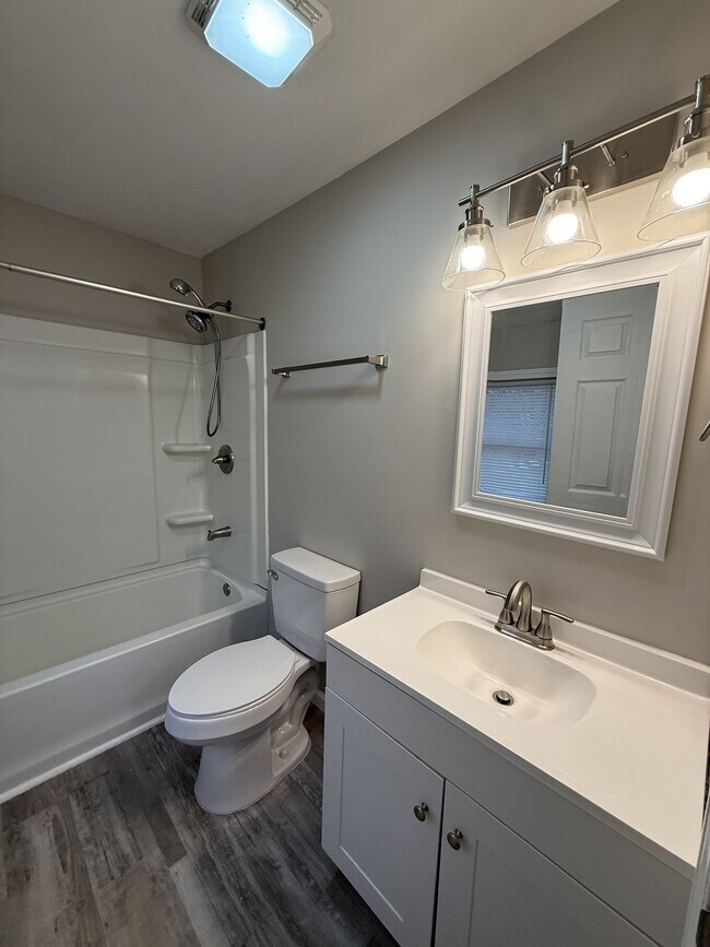 Building Photo - 821 Hazard Ave