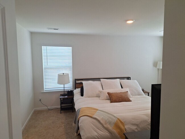 Building Photo - Lovely Four Bedroom Home  Approximately 5 Minutes Away from Gate Ft Jackson and 30 Minutes from S...