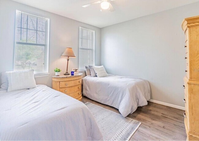 Building Photo - 700 Siena Palm Dr