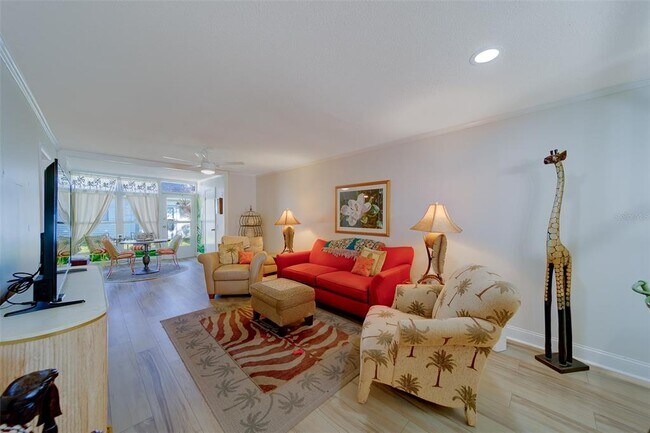 Building Photo - 13827 Mission Oaks Blvd