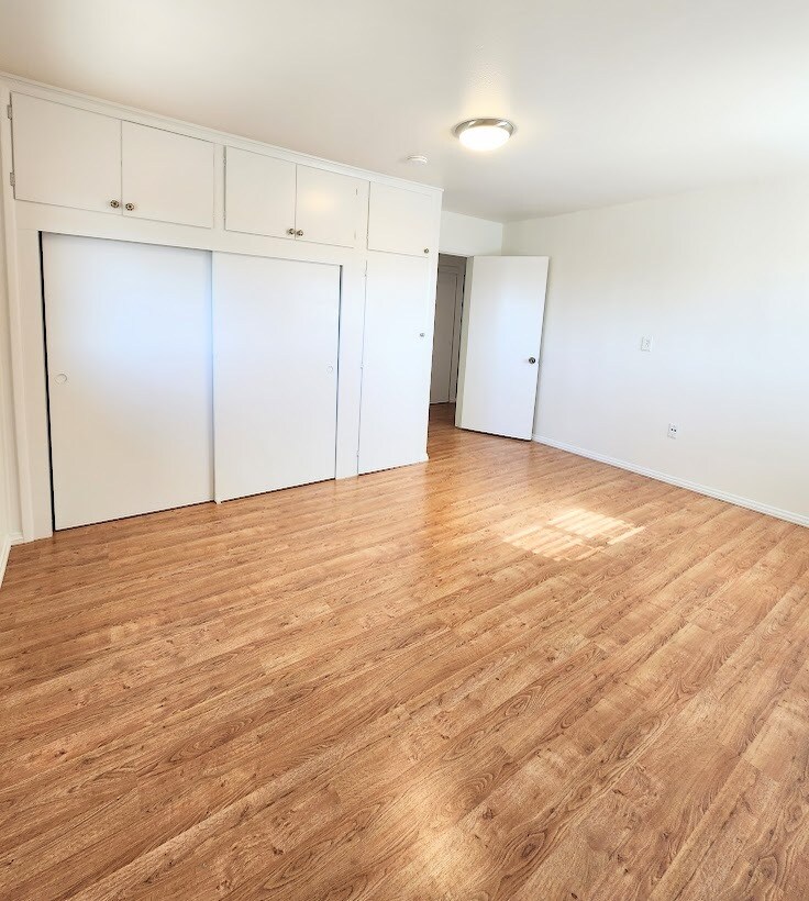 Building Photo - 320 Park Ave