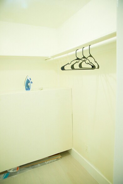 Building Photo - 6036 Polk St