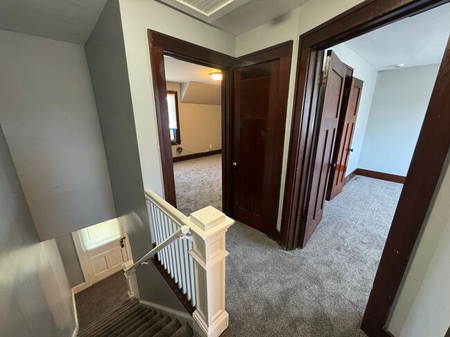 Building Photo - For Rent – Pet-Friendly 2 Bed, 1 Bath Town...