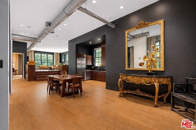 Building Photo - 710 Orlando Ave