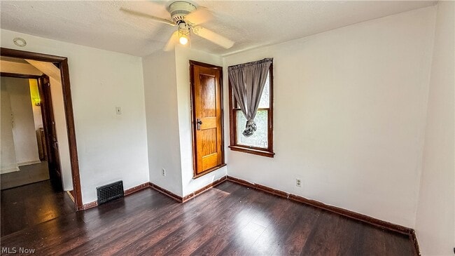 Building Photo - 987 Boone St