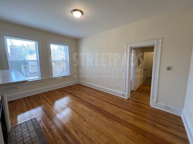 Building Photo - 2 Ware St