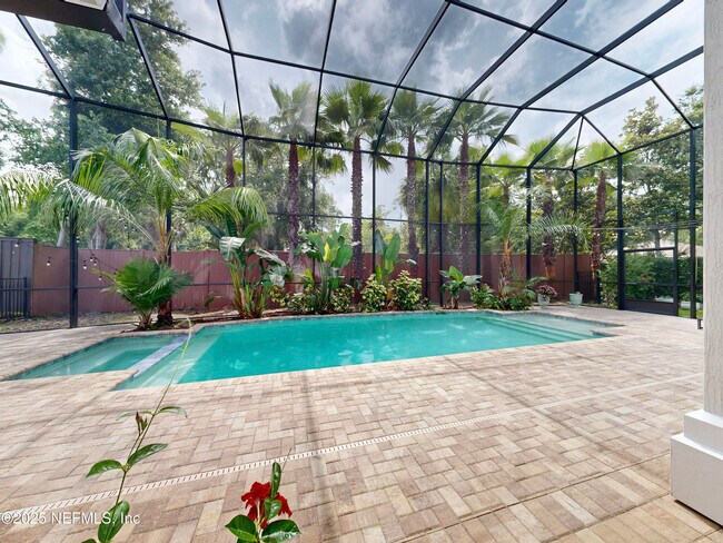 Building Photo - 401 Payasada Lakes Ave
