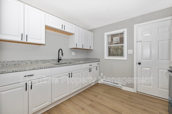 Building Photo - 114 N Conococheague St