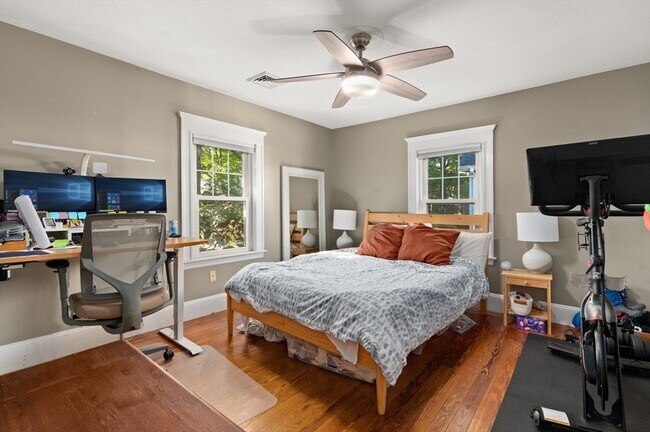 Building Photo - 32 Charles St