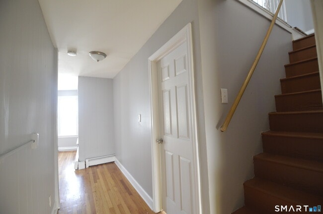 Building Photo - 203 Main St