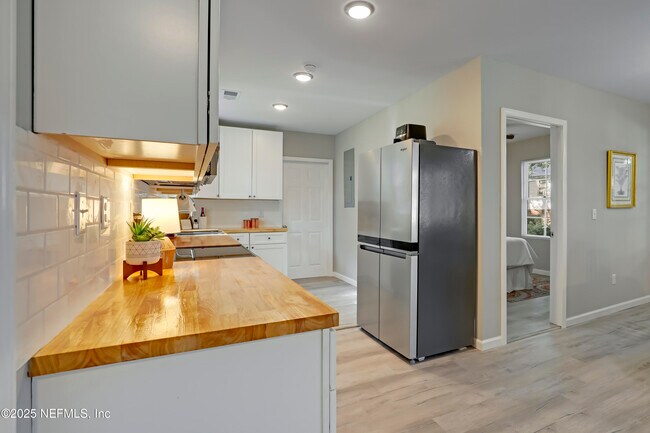 Building Photo - 2908 Broadway Ave