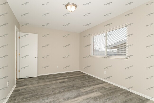 Building Photo - 2404 Burchard Dr