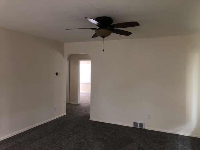 Building Photo - Charming 3-Bedroom Home Near Kenosha Dream...