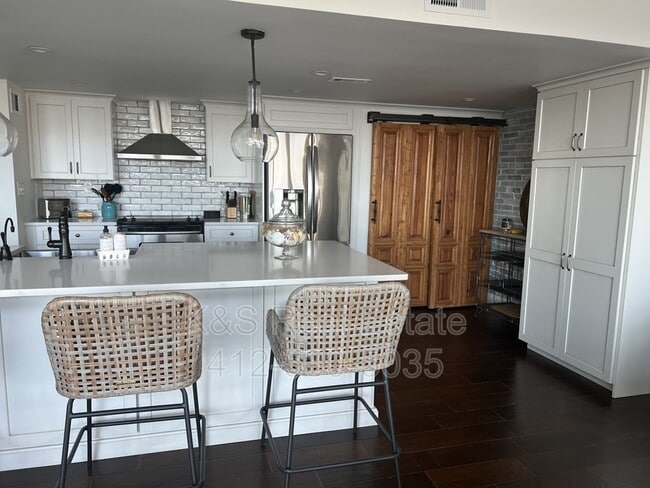 Building Photo - 111 Grandview Ave