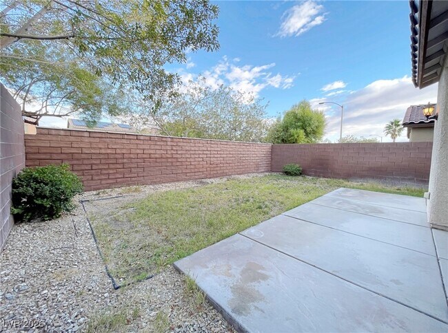 Building Photo - 10032 Pimera Alta St