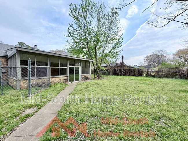 Building Photo - 1603 Delano Ave