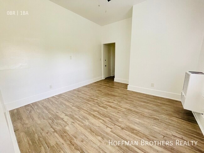 Building Photo - 939 Valencia St